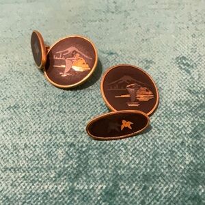 Vintage cufflinks: Mount Fuji